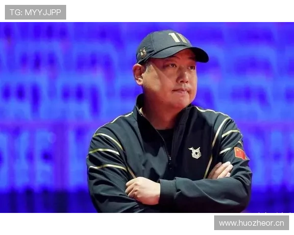 刘国梁下班后居然秒变“沙发土豆”，和赛场上秒杀对手完全不是一个人！