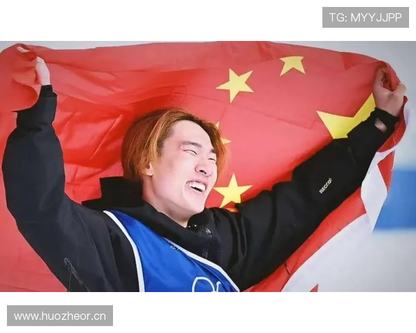 苏翊鸣拎着那只名牌箱子下飞机，隔壁乘客都像在跟着他走秀，钱包瞬间尴尬